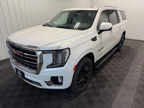 Used 2023 GMC Yukon XL SLT w/ SLT Premium Package AWD/4WD image 2