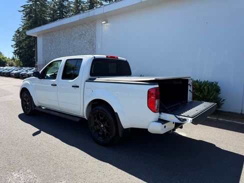 Used 2021 Nissan Frontier SV w/ Midnight Edition Floor Mats AWD/4WD image 12