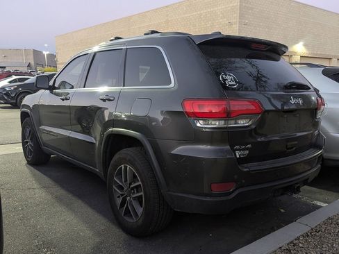 Used 2019 Jeep Grand Cherokee Laredo w/ Laredo X Package image 6