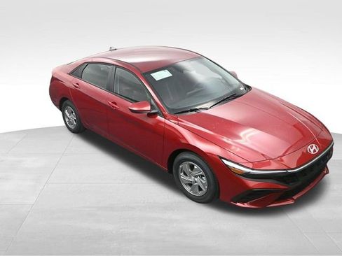 Certified 2026 Hyundai Elantra SE FWD image 22
