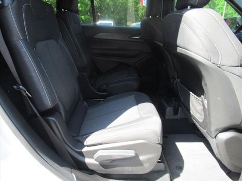 Used 2024 Jeep Grand Cherokee L Laredo w/ Luxury Tech Group I AWD/4WD image 28