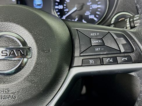 Used 2017 Nissan Rogue SL image 14