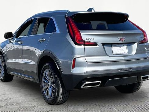 Used 2025 Cadillac XT4 Premium Luxury image 4