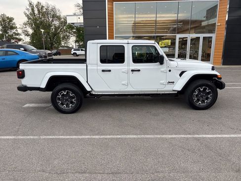 New 2026 Jeep Gladiator Sport AWD/4WD image 6