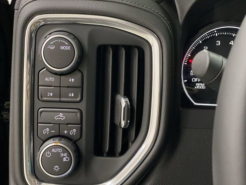 Used 2021 Chevrolet Silverado 1500 LT w/ Diesel Off-Road Package AWD/4WD image 16