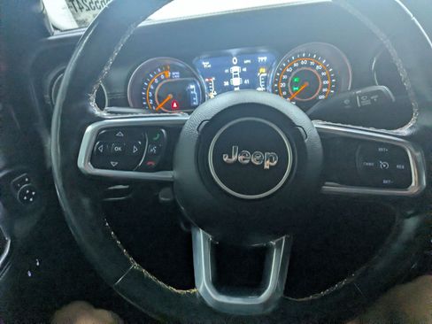 Used 2021 Jeep Gladiator Overland AWD/4WD image 13