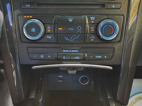 Used 2016 Ford Explorer XLT AWD/4WD image 23