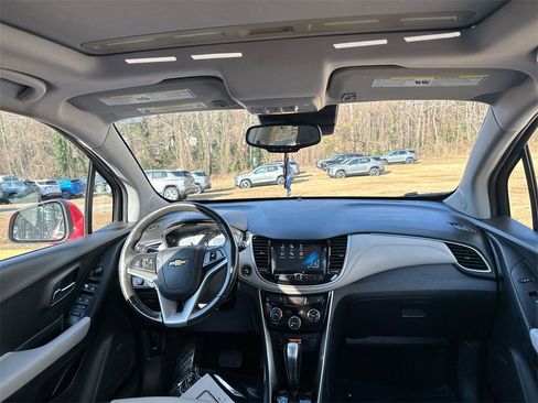 Used 2017 Chevrolet Trax Premier w/ Driver Confidence II Package image 30