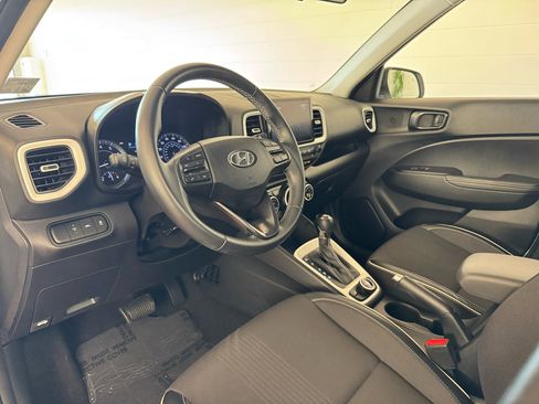 Used 2022 Hyundai Venue Limited image 10