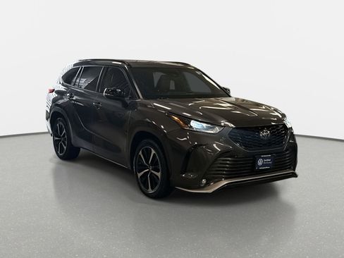 Used 2021 Toyota Highlander XSE image 31