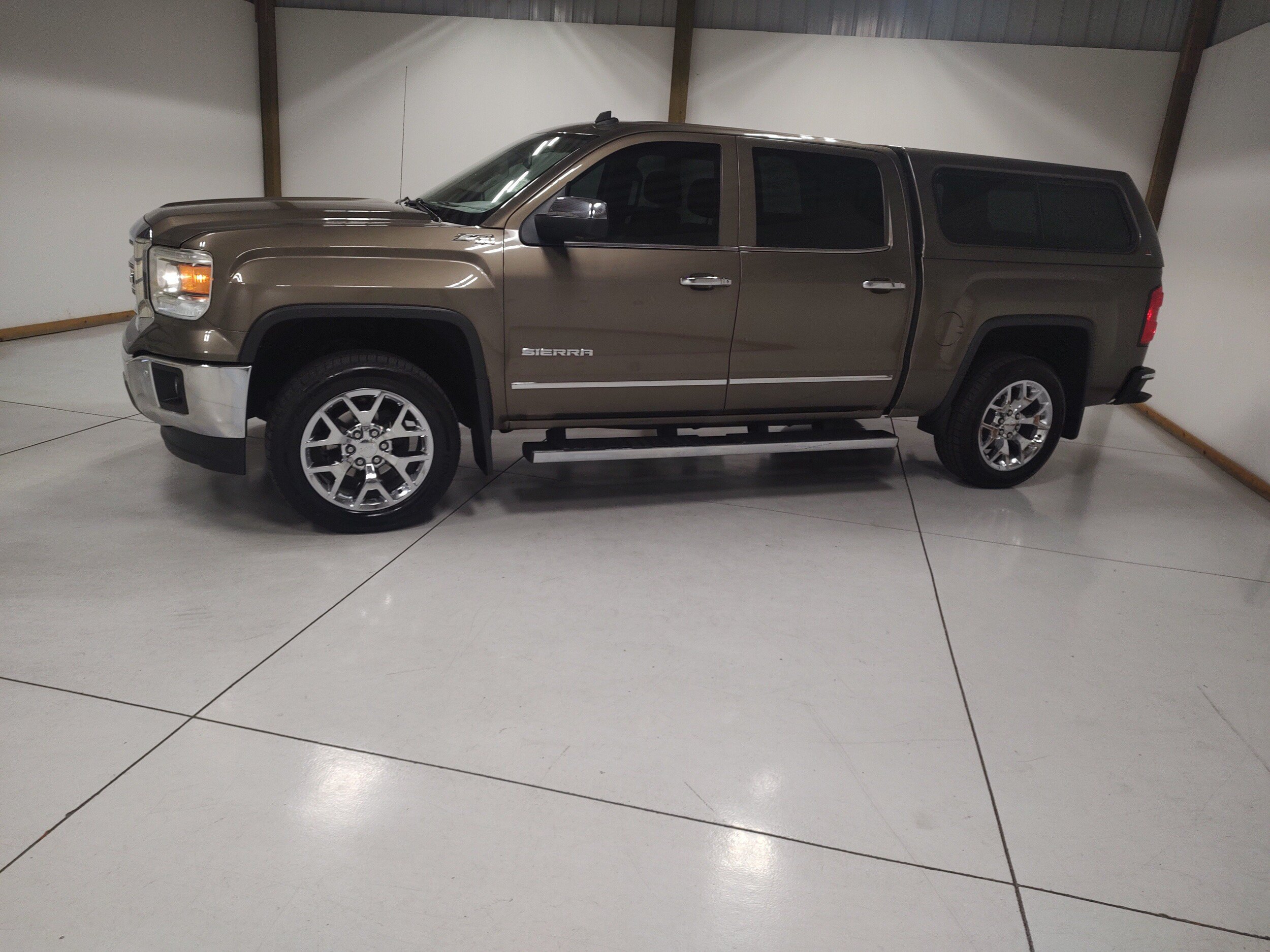 Used 2014 GMC Sierra 1500 SLT w/ SLT Crew Cab Value Package AWD/4WD image 4