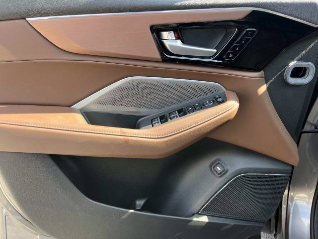 Used 2025 Acura MDX w/ Technology Package FWD image 31
