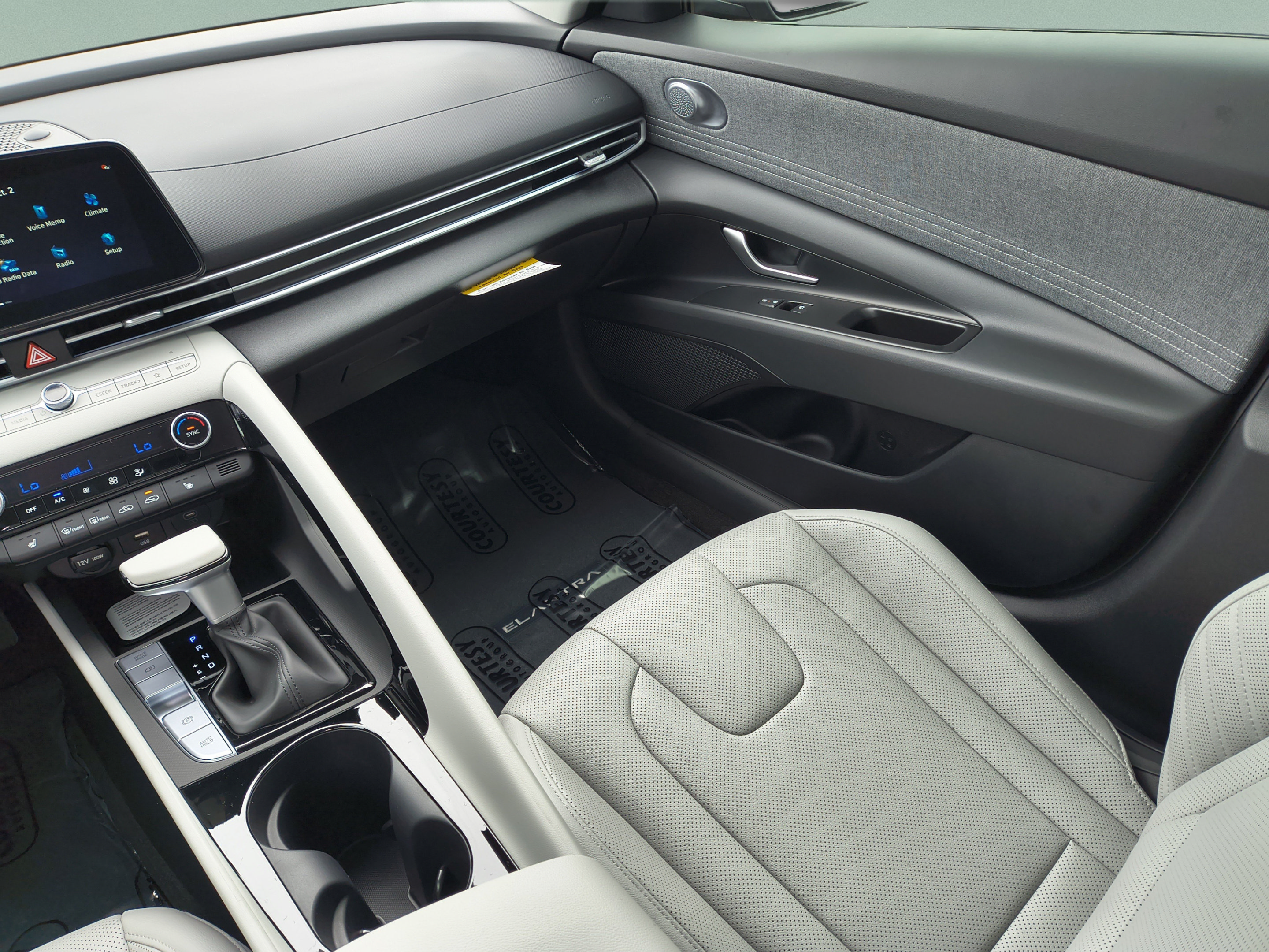 New 2026 Hyundai Elantra Limited FWD image 12