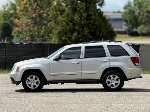 Used 2010 Jeep Grand Cherokee Laredo AWD/4WD image 8