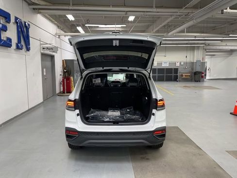 New 2026 Volkswagen Taos SE image 11