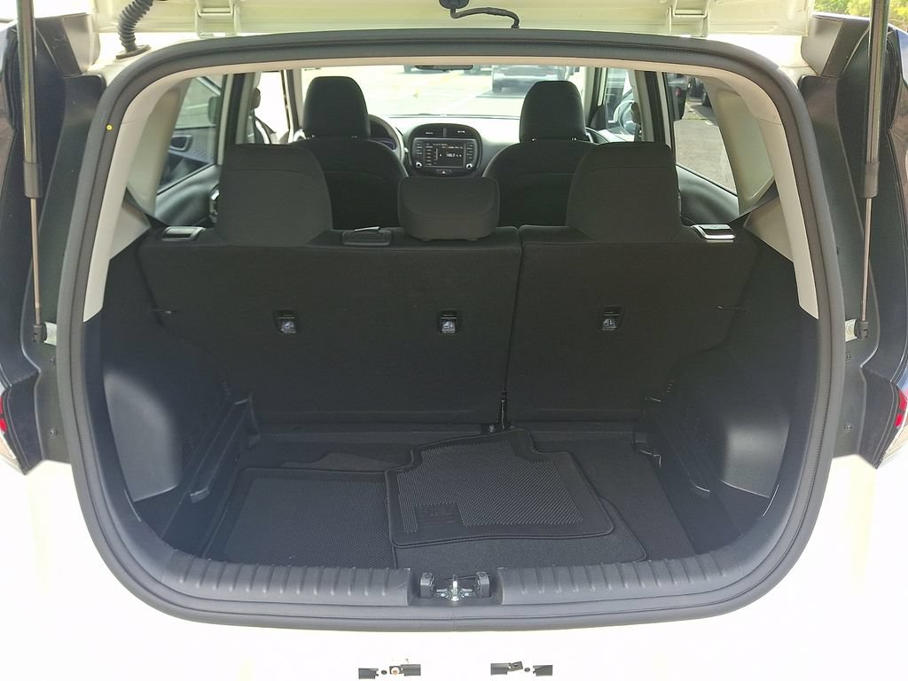 Certified 2025 Kia Soul LX w/ LX Technology Package FWD image 29