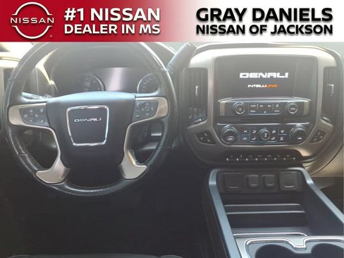 Used 2018 GMC Sierra 1500 Denali w/ Denali Ultimate Package AWD/4WD image 10