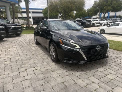 Used 2025 Nissan Altima 2.5 S FWD image 17