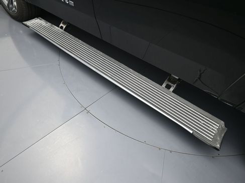 Used 2024 Jeep Grand Wagoneer L 4WD image 17