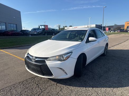 Used 2017 Toyota Camry SE FWD image 13