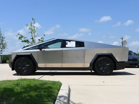 Used 2025 Tesla Cybertruck AWD Crew Cab image 6