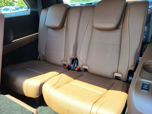 Used 2025 Mercedes-Benz GLS 450 4MATIC image 5