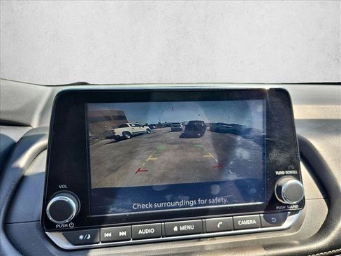 Used 2024 Nissan Rogue S AWD/4WD image 13