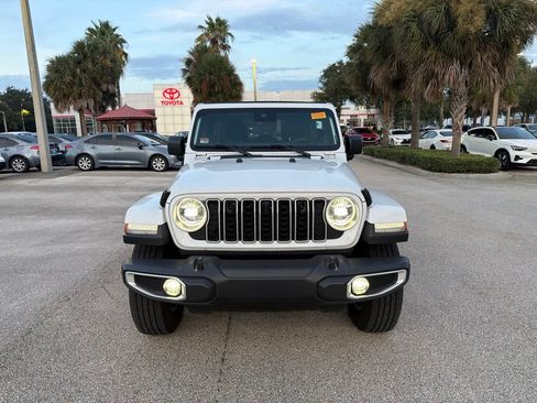 Used 2025 Jeep Wrangler Unlimited Sahara AWD/4WD image 5