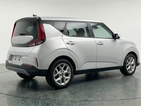 Used 2025 Kia Soul LX w/ LX Technology Package FWD image 9