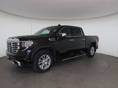 Used 2024 GMC Sierra 1500 Denali w/ Technology Package AWD/4WD image 3