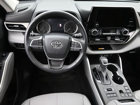 Used 2023 Toyota Highlander L image 14