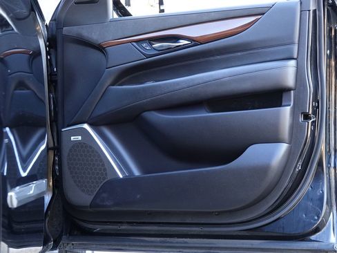 Used 2020 Cadillac Escalade Luxury image 39