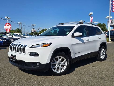 Used 2018 Jeep Cherokee Latitude FWD image 3