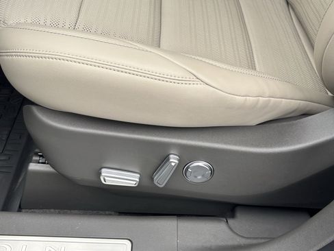 New 2025 Lincoln Nautilus Reserve image 16