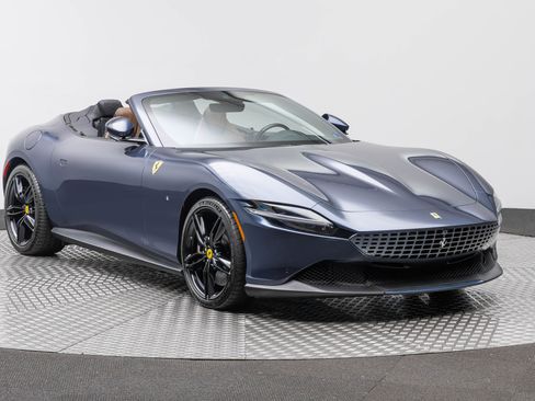 Used 2024 Ferrari Roma Spider RWD image 11