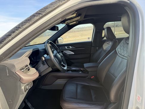 Used 2025 Ford Explorer Platinum w/ LUX Leather Package image 3