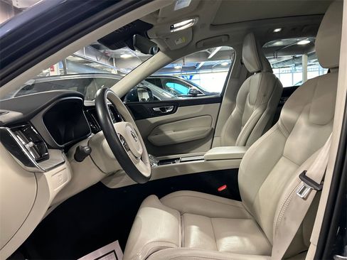 Certified 2023 Volvo XC60 B5 Ultimate w/ Climate Package image 9