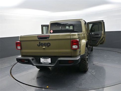 Used 2025 Jeep Gladiator Sport image 30