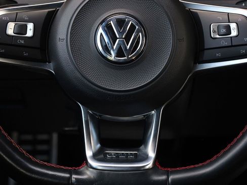 Used 2018 Volkswagen Golf 4-Door FWD image 34