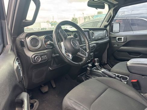 Used 2020 Jeep Wrangler Unlimited Sahara AWD/4WD image 5