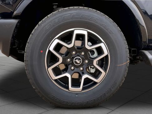 New 2026 Ford Bronco Outer Banks AWD/4WD image 11