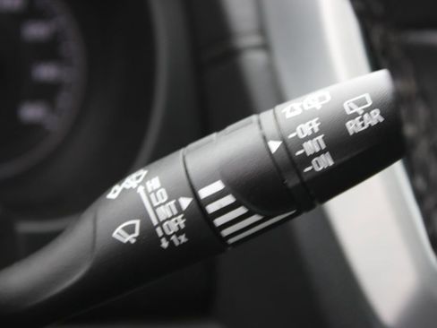 Used 2024 GMC Terrain SLT image 36