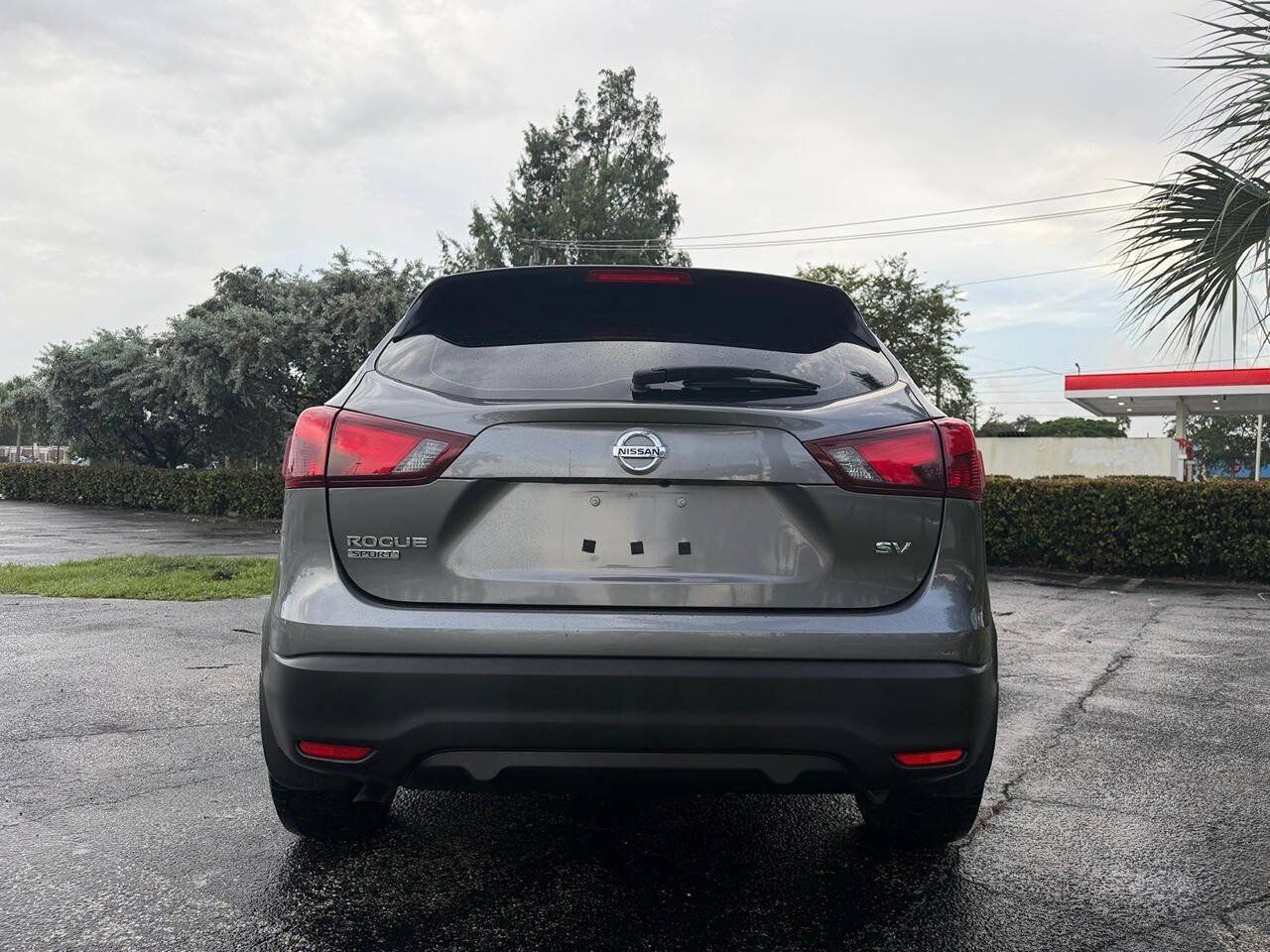 Used 2017 Nissan Rogue Sport SV w/ SV Premium Package FWD image 3