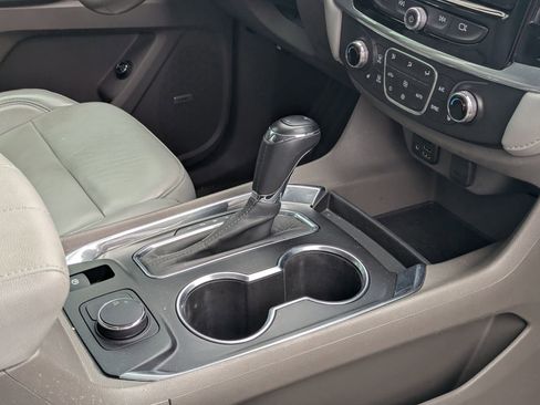 Used 2020 Chevrolet Traverse LT w/ LT Premium Package image 7