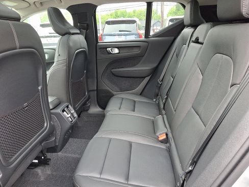 New 2025 Volvo XC40 B5 Ultra w/ Protection Package Premier image 5