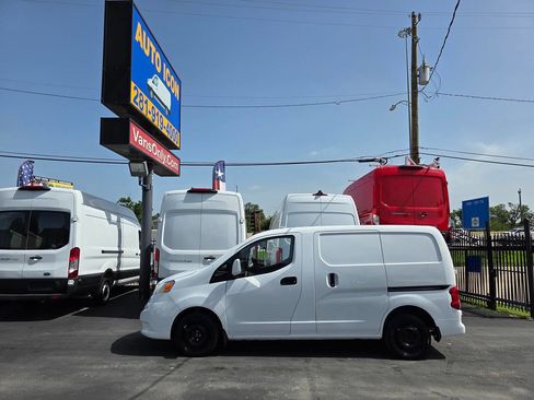 Used 2019 Nissan NV200 SV w/ Navigation Package image 4