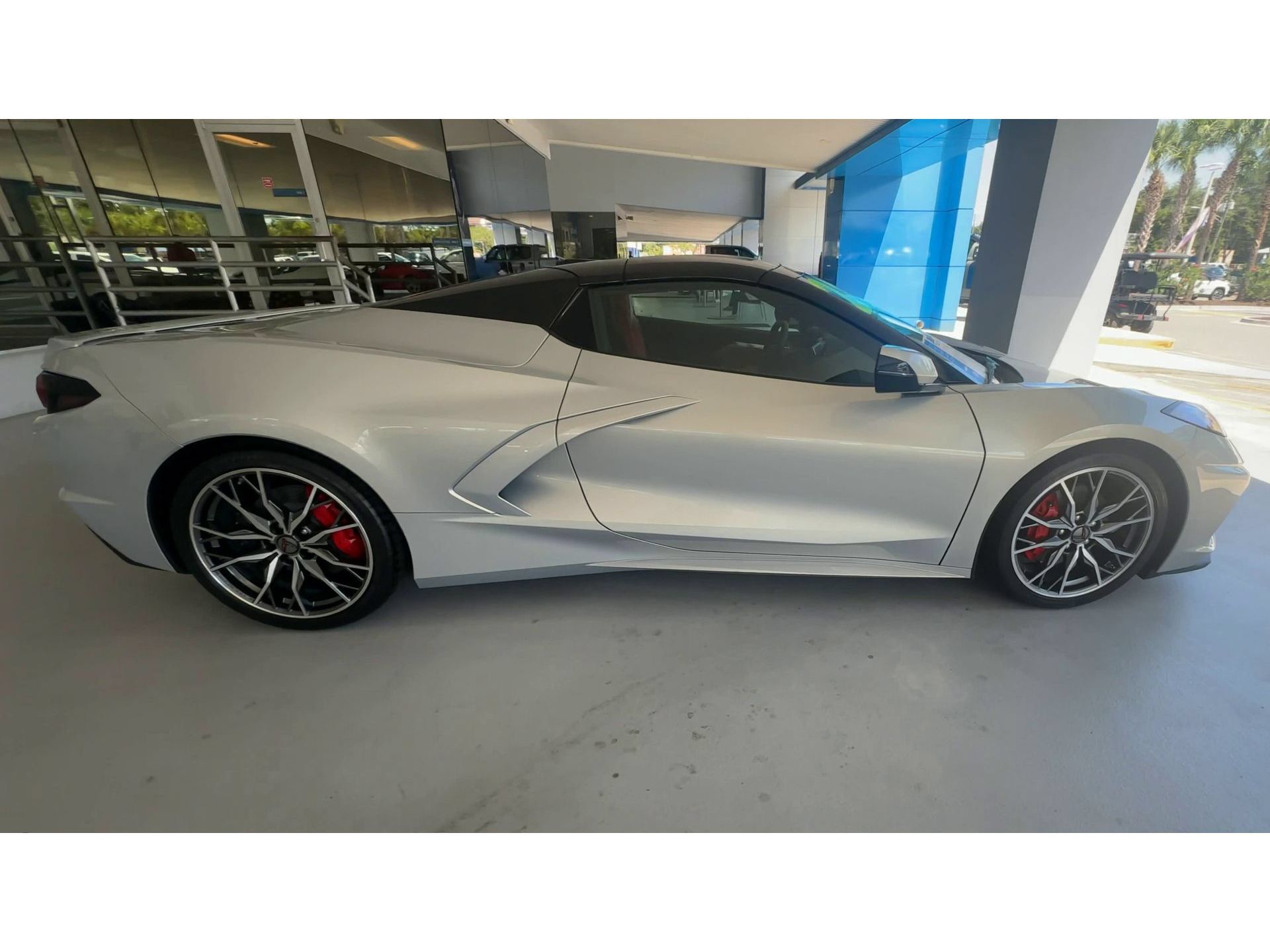 Used 2024 Chevrolet Corvette Stingray Premium Conv w/ Battery Protection Package RWD image 9