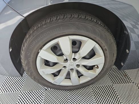 Used 2015 Toyota Corolla LE FWD image 10