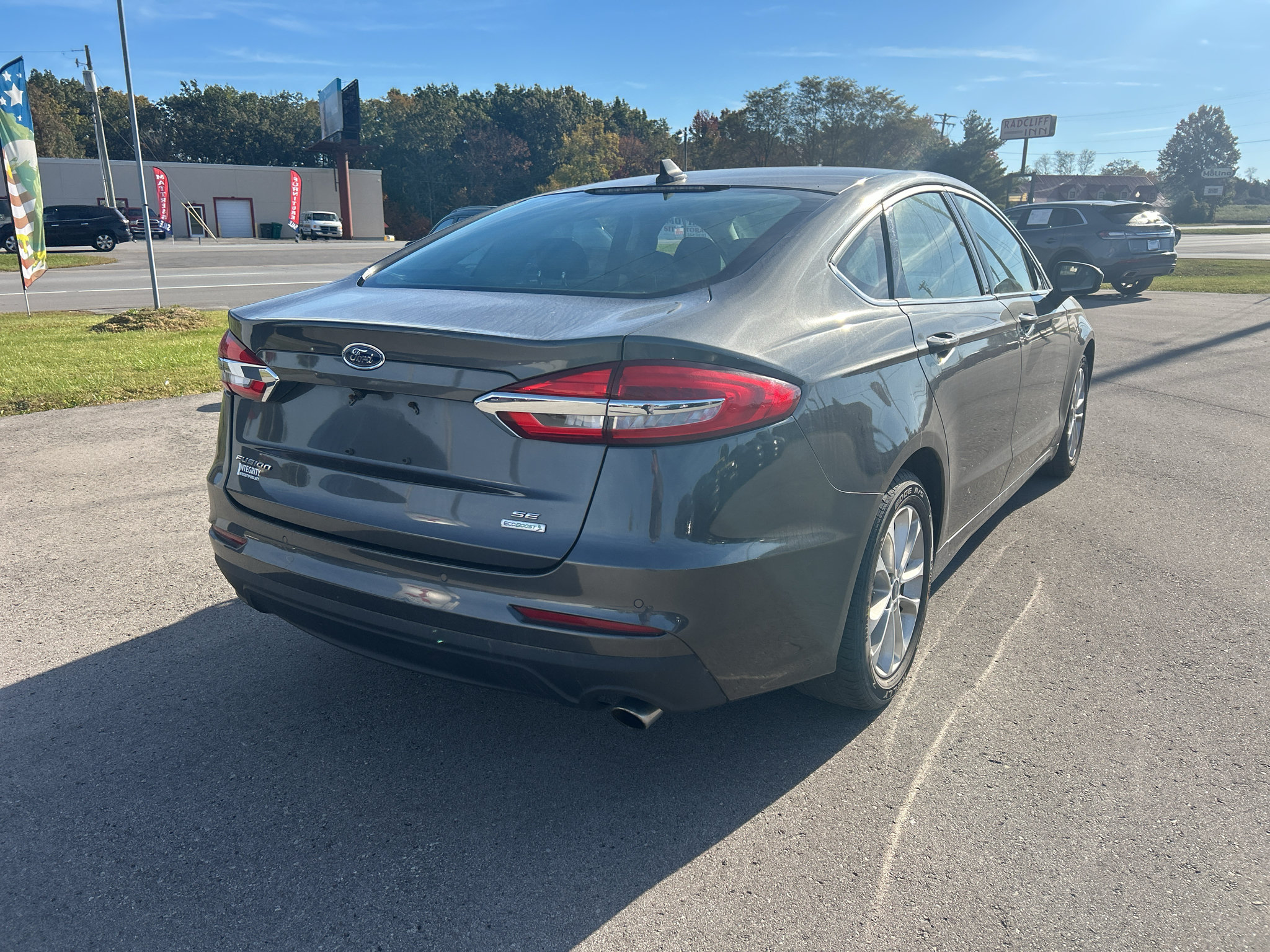 Used 2020 Ford Fusion SE FWD image 6