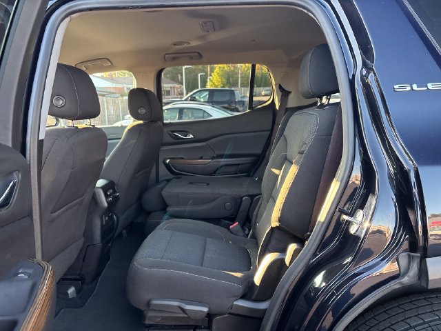 Used 2022 GMC Acadia SLE w/ Driver Convenience Package FWD image 29
